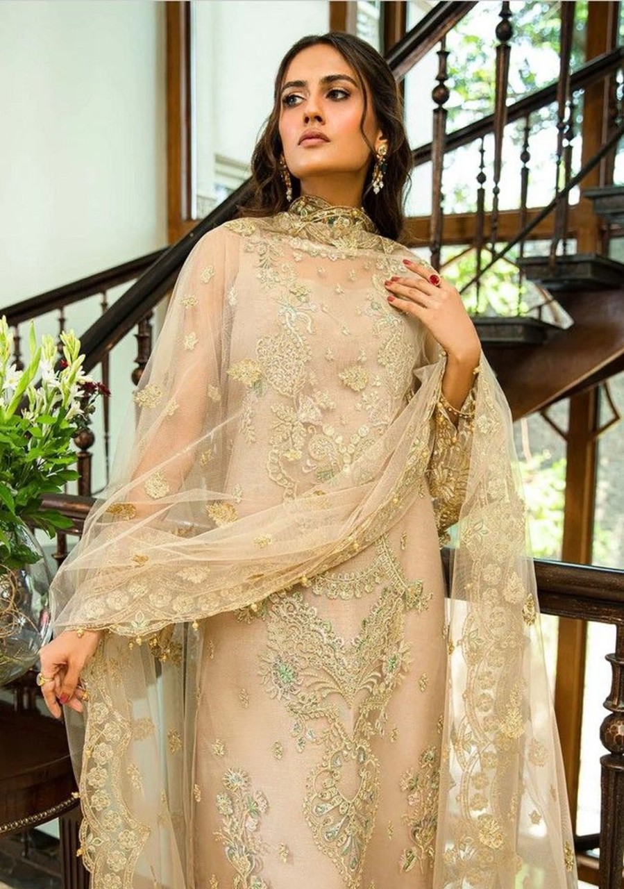 Salwar Kameez Aik | Glossier Embroidered Pakistani Salwar Kameez