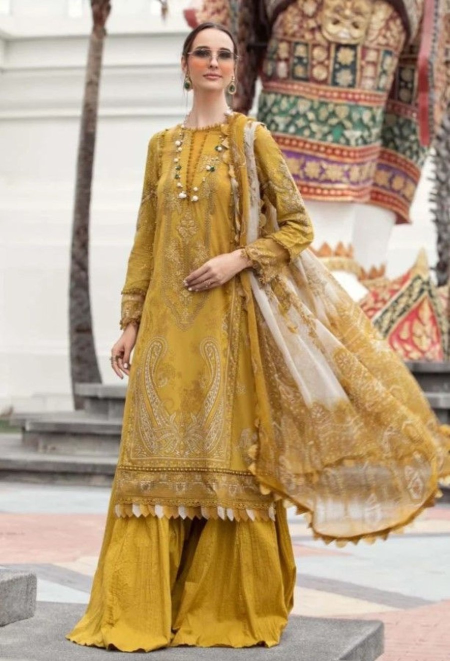 Salwar Kameez Maria.B | M Prints Lawn Embroidered Pakistani Salwar Kameez