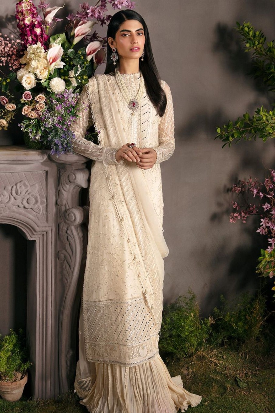 Salwar Kameez Afrozeh | Daisy Glow Embroidered Pakistani Palazzo Suit