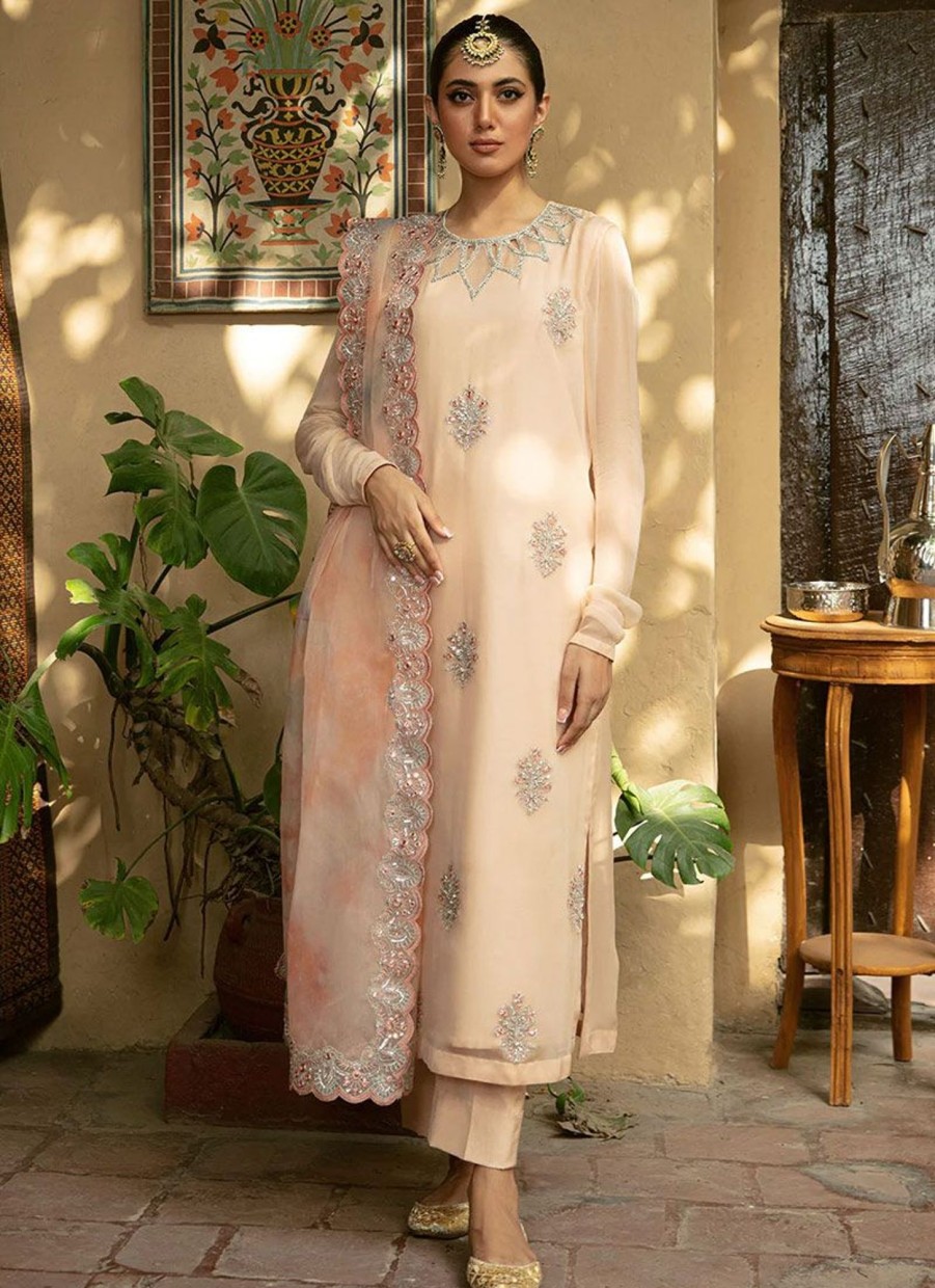 Salwar Kameez Vanaya | Aangan Embroidered Pakistani Salwar Kameez