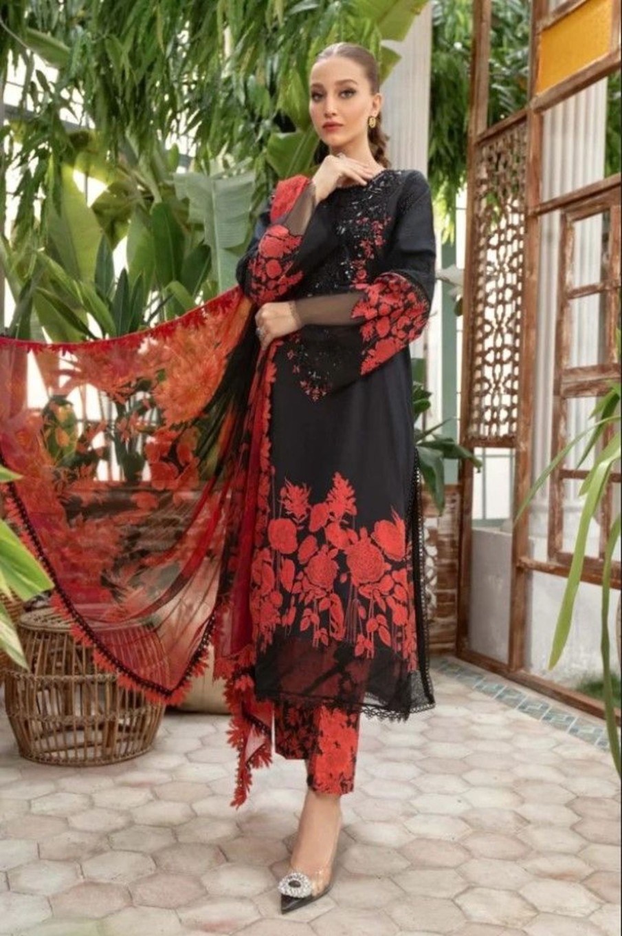 Salwar Kameez Maria.B | M Prints Lawn Embroidered Pakistani Salwar Kameez